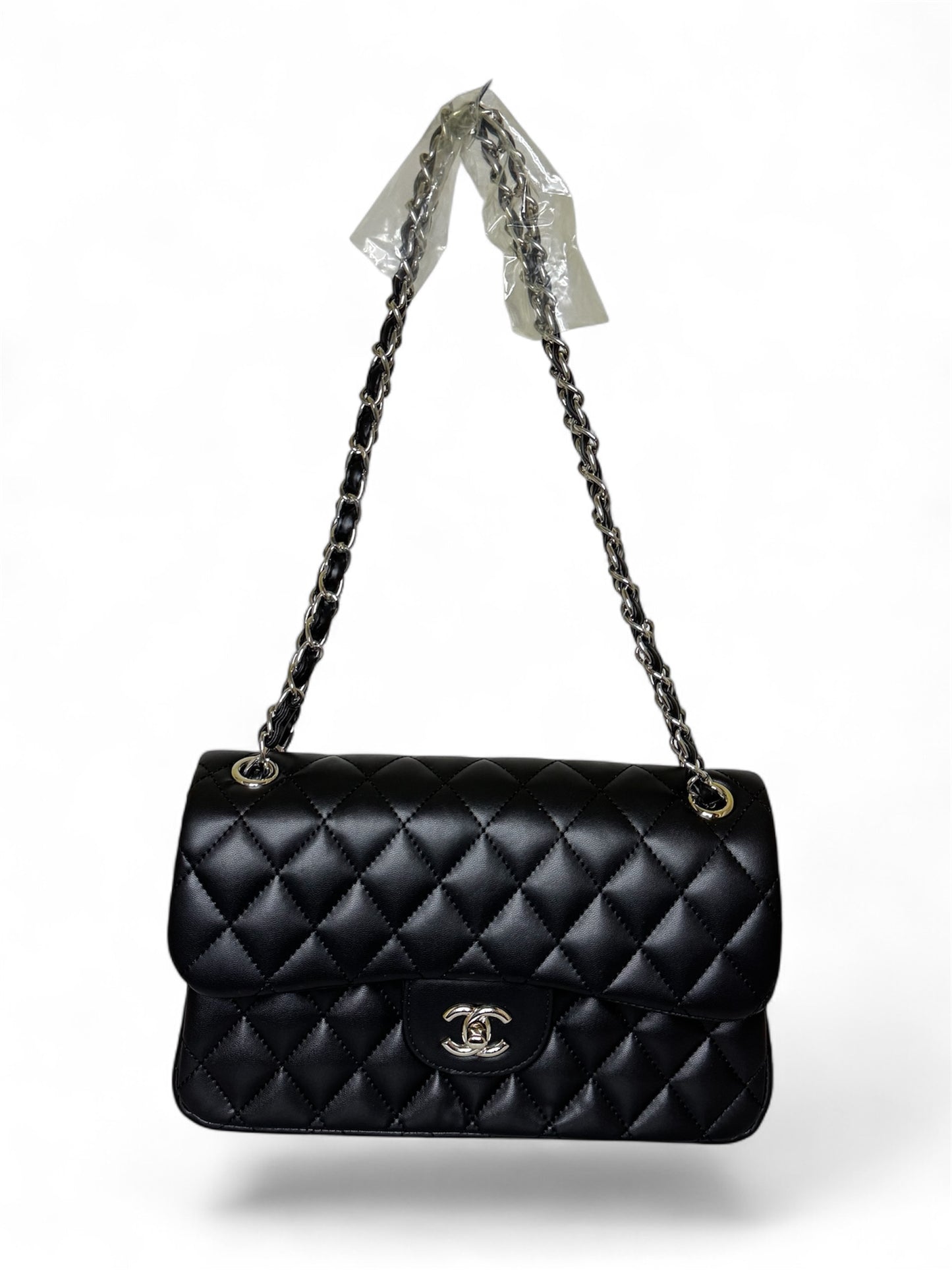 Damen Umhängetasche trendig & elegant in der Farbe Schwarz/ Details Silber