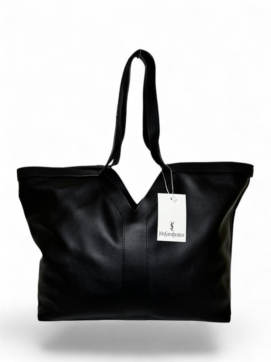 Damen Handtasche trendig & elegant in der Farbe Schwarz