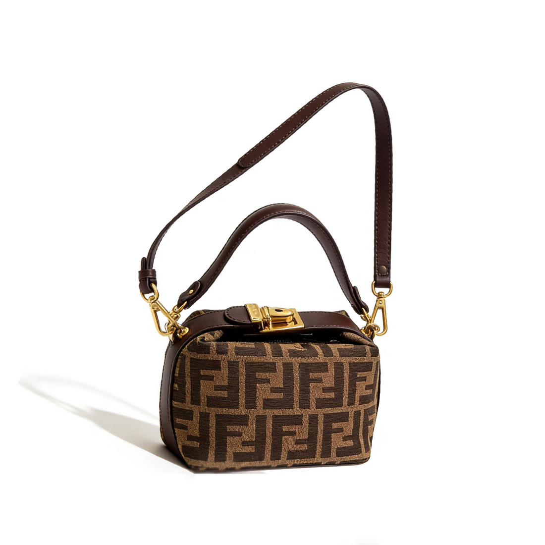 Damen Handtasche trendig & elegant in der Farbe Braun