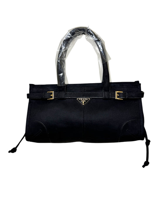 Damen Handtasche trendig & elegant in der Farbe Schwarz