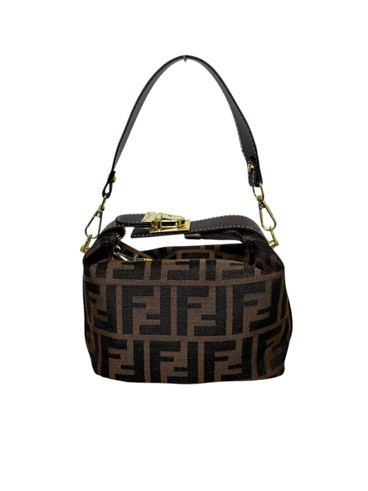 Damen Handtasche trendig & elegant in der Farbe Braun klein