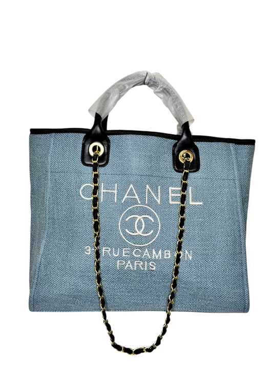 Damen Handtasche trendig & elegant in der Farbe Hellblau/Schwarz