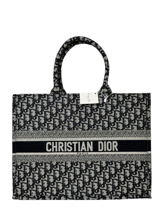 Damen Handtasche trendig & elegant in der Farbe Schwarz